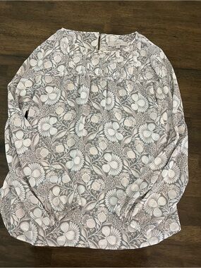 LOFT Floral Long-Sleeve Top in Light Gray and Cream Relaxed Lightweight Medium
